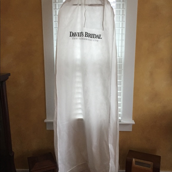 Wedding dress - Picture 11 of 16